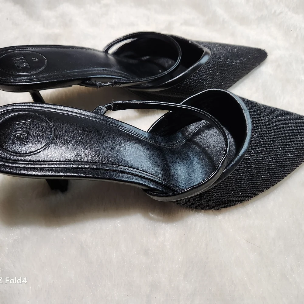 Zara Black Textured Pointed Heels - Picture 4 of 8